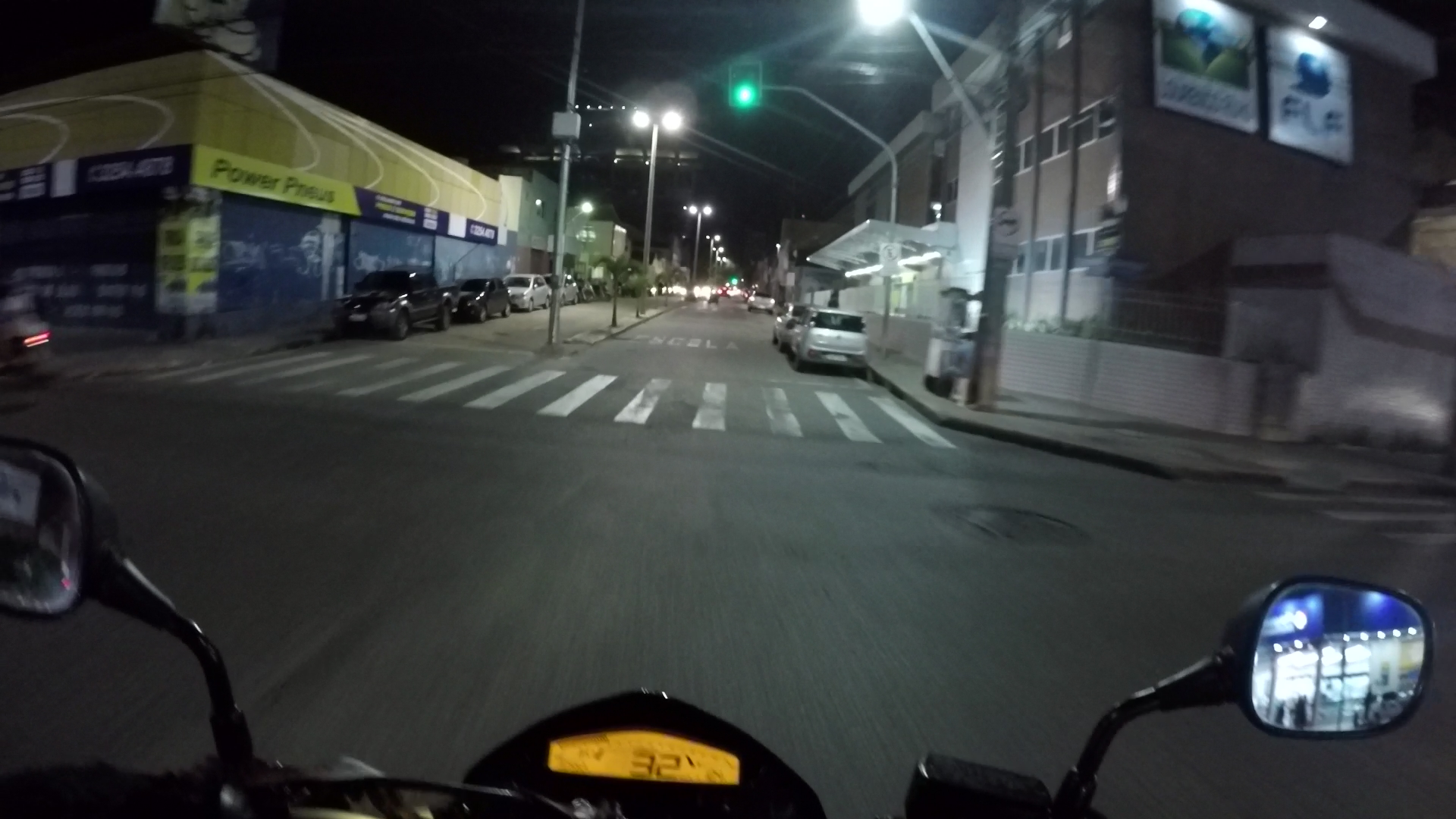 http://videos.introcdc.com/Canal/MotoVlog/Serjona/Pegando Hornet da Revisao/GOPR3026.00_14_54_41.Quadro001.png